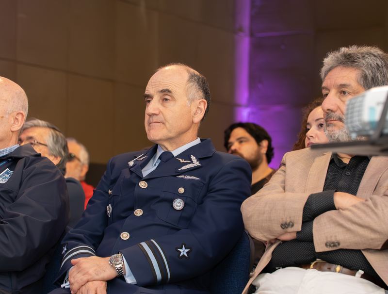 Autoridades en el público