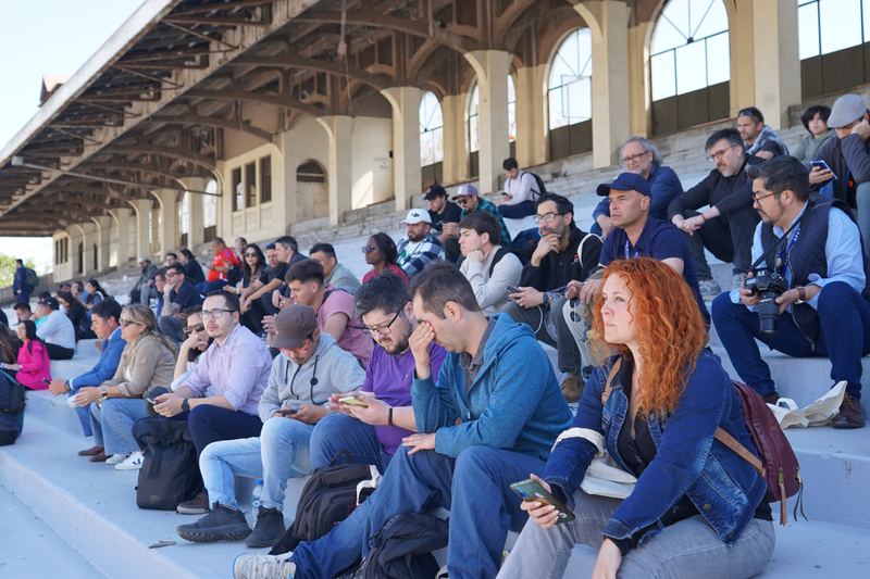 Público en la gradería durante las demostraciones